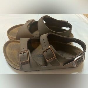Birkenstock Kids
Roma (Toddler/Little
Kid/Big Kid)